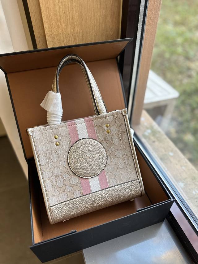 礼盒包装 Coach 蔻驰 新配色 Dempsey Tote 购物袋 原版皮 这是什么神仙配色 毫无抵抗力 单肩手提都可以 容量超级大 耐磨耐脏 砖柜一比一 可