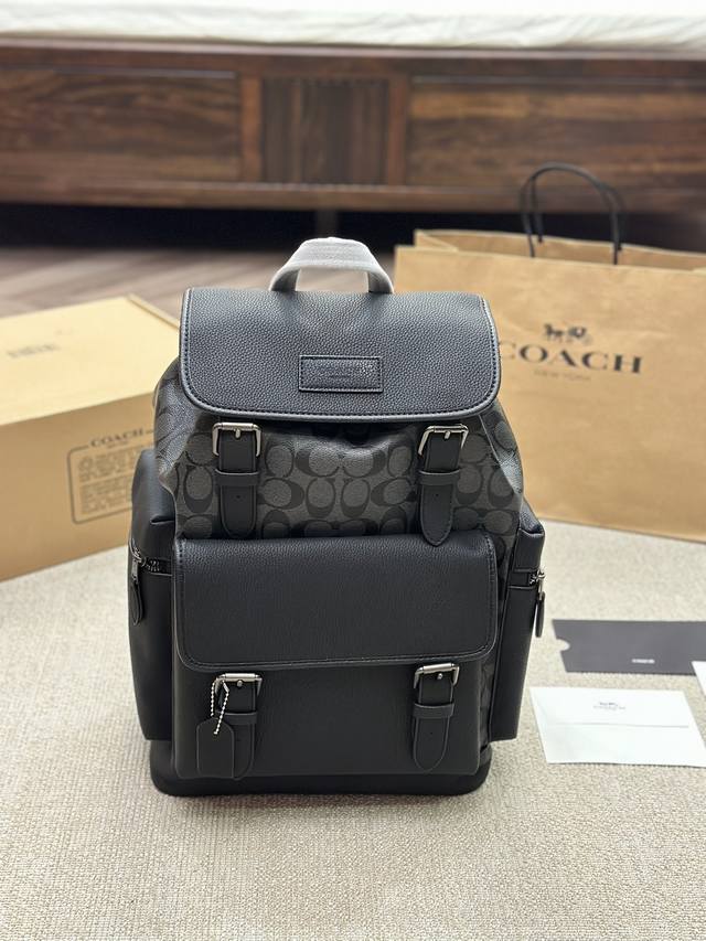 牛皮版本 Coach 印花双肩包 Sprint Backpack 多功能槽能放置小物品 翻盖搭扣与抽绳结合 正面能放置最大号的手机 可容纳市面上最大的笔记本电脑