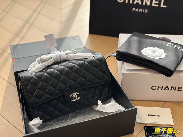 全套包装 Chanel经典cf 经典不过时 鱼子酱面料 时装 休闲 不挑衣服 尺寸25Cm