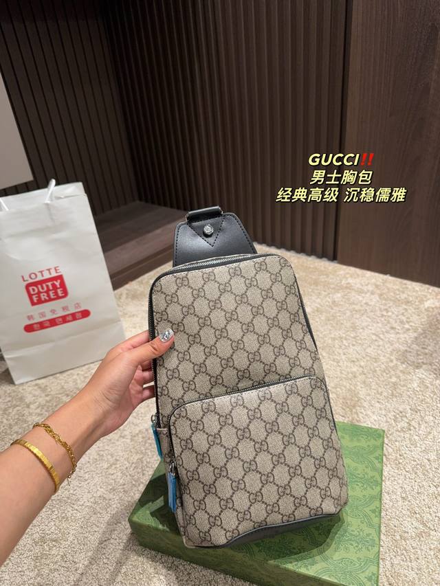 配盒尺寸27 29 酷奇gucci 男士胸包 格调满满 自带一股低调沉稳儒雅的气息 版型挺阔 很有型 越用越有沉淀的味道 更加低调 沉稳