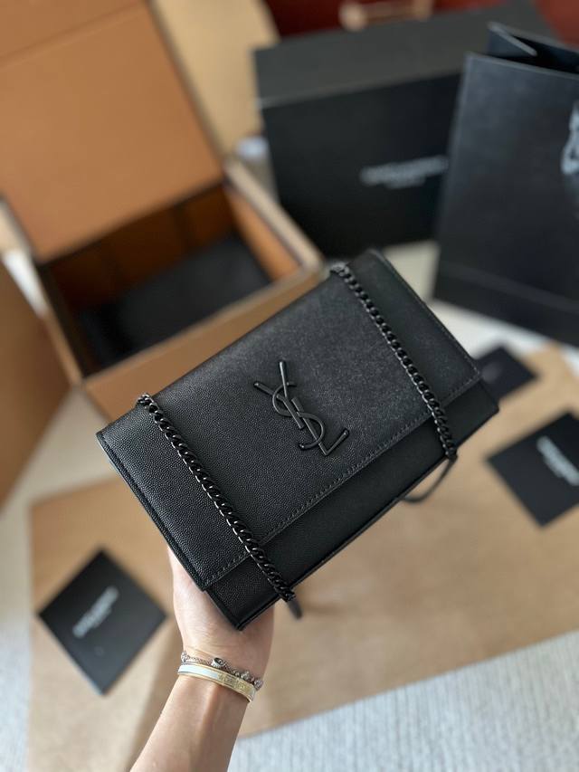 礼盒包装 Ysl Kate圣罗兰王子文同款 Woc 链条包 圣罗兰 Ysl 专柜最新同步款 来自最新一季的绝妙设计 经典的monogram Logo点缀 超大容