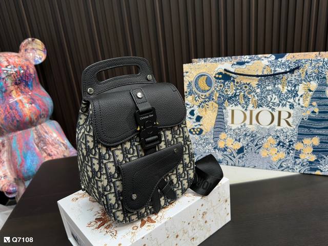 折叠盒 Dior 迪奥gallop系列 提花刺绣帆布胸包 男女大容量单肩斜挎包 采用精湛镶嵌细工 经典百搭 实物拍摄 原厂原版面料 尺寸19 22Cm