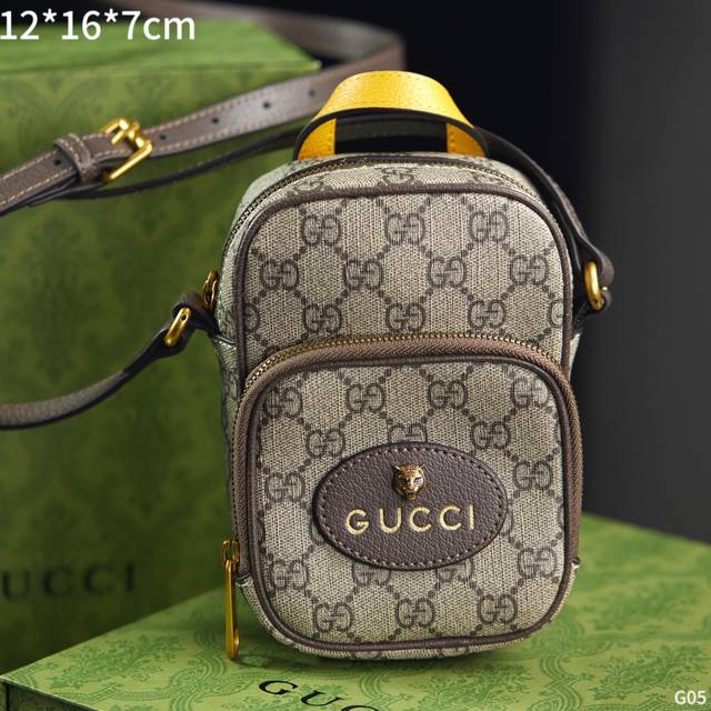 配专柜原版折叠盒乐天全套发票 Gucci 古奇 Neo Vintage 虎头手机包 尺寸 12*16*7Cm