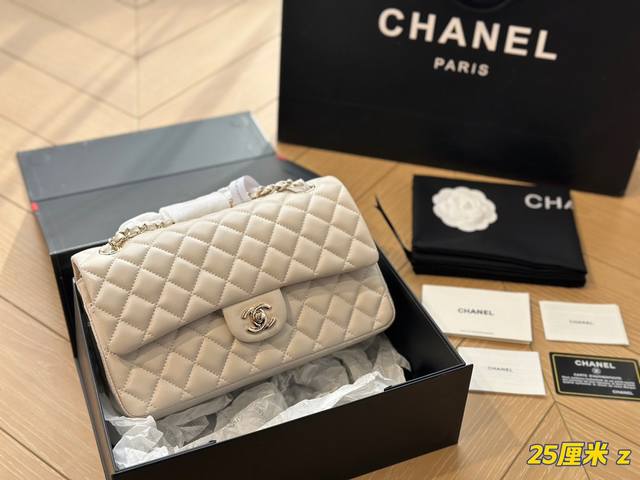 全套包装 Chanel经典cf 经典不过时 牛皮面料 时装 休闲 不挑衣服 尺寸25Cm