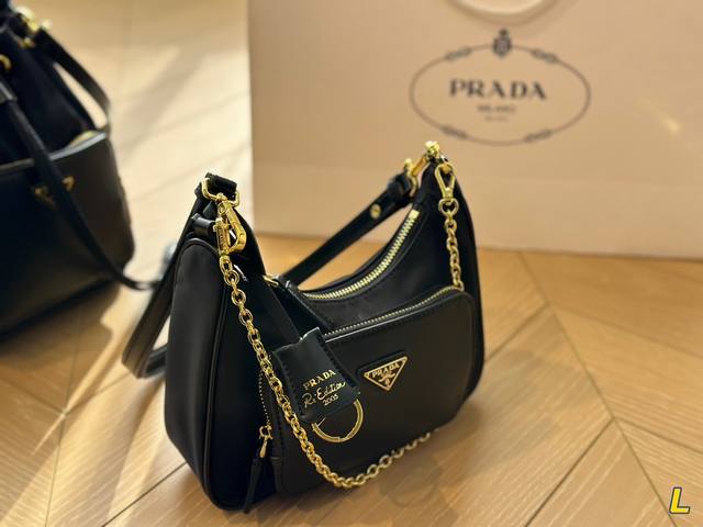 配盒子 Size 22 13Cm Prada Hobo尼龙腋下包 看到实物真的堪称完美 包装 设计超级方便和舒服