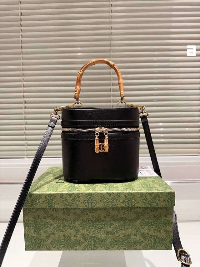 竹柄 礼盒包装 原版品质精工制作gucci 古奇 23新品 竹节手柄 发财桶 经典双g 这种经典搭配表现了对gucci品牌本源的致敬 尺寸 20