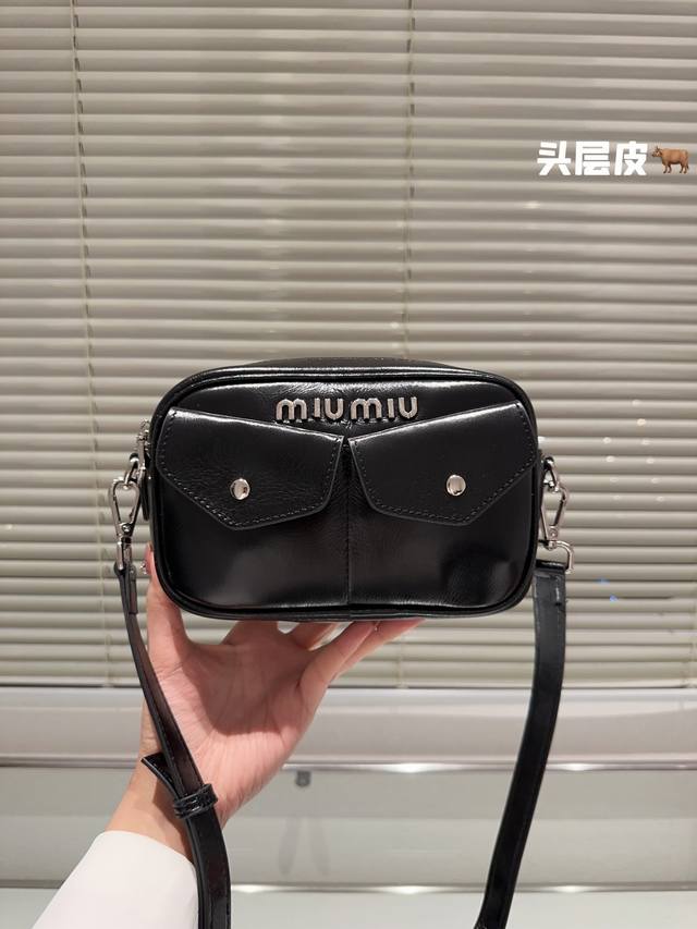 进口头层牛皮 Miumiu限定款相机包 简单又好看 Miumiu而且超级实用 Miumiu新款包包 尺寸20 12Cm