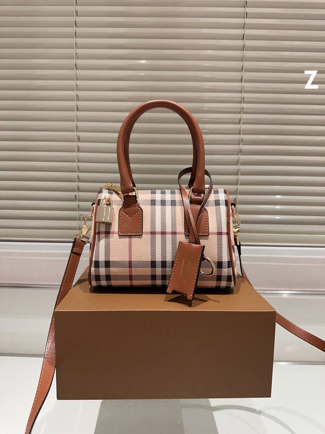 Size 20Cm Burberry 新品枕头包 随心搭配