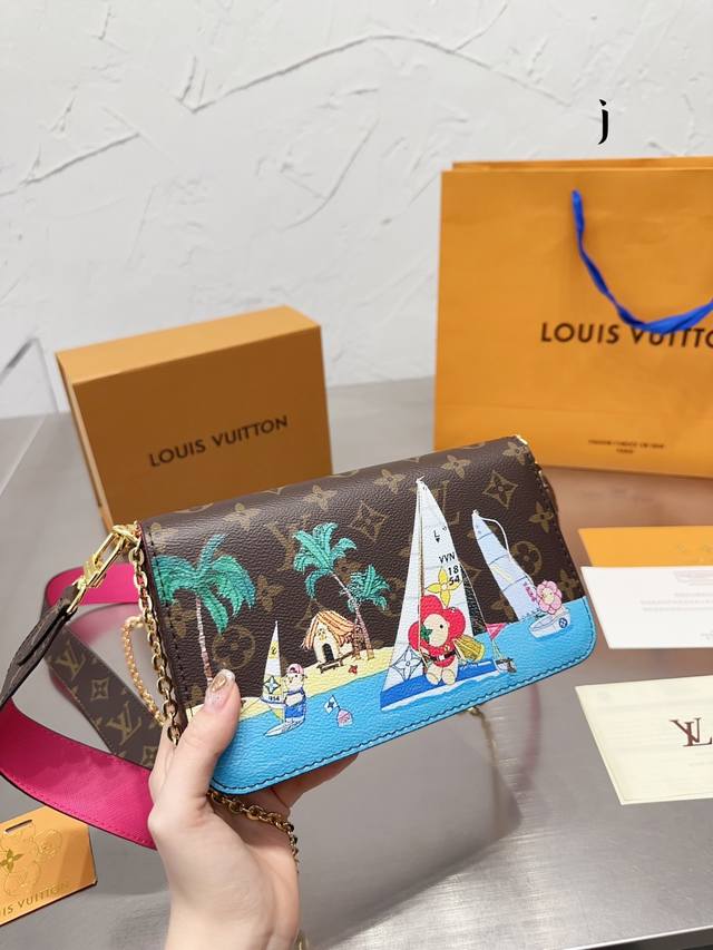 Lv 路易威登2020新款新款女士pochette F licie 可拆卸金属链条包 买一得三的好事再次发生了 这款三合一链条包的设计真是大惊喜 手机 证件 现 - 点击图像关闭