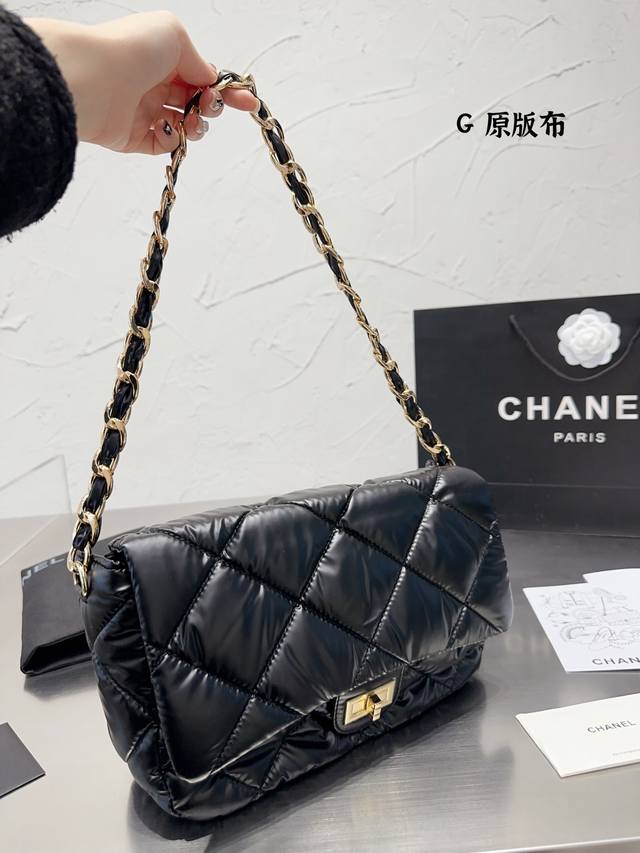 Chanel 棉服包慵懒随性又好背 上身满满的惊喜 高级慵懒又随性 彻底心动的一只 Size 30 20Cm