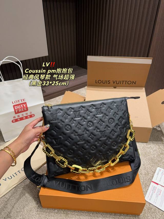 全套包装尺寸33 25 Lv Coussin Pm抱抱包 超级经典系列 洋溢着青春气息 轻松玩转不同场合