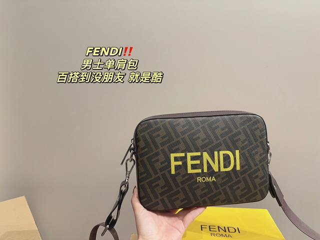 配盒尺寸23 16 芬迪fendi 男士单肩包 百搭到没朋友 就是酷 时尚感超强 辦识度很高 方方正正很能装 上身也帅气