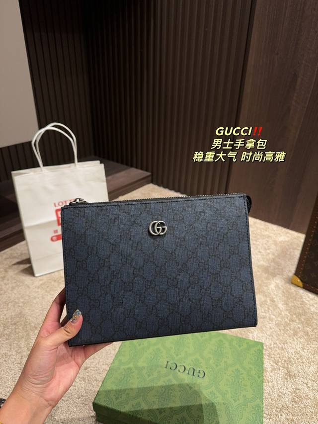 配盒尺寸25 18 酷奇gucci 男士手拿包 稳重大气 时尚高雅 经典logo新配色 彰显品牌的标志性风格 展现品牌的时尚气息与独特魅力 经典款式 永不过时