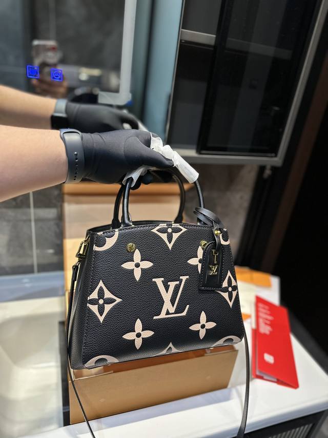 Lv 新品 渐变浮雕蒙田包 原厂天然激光纯钢钛五金富有立体感的造型与精巧的内部设计手感柔软 纯手工车缝线路 Sr尺寸 30Cm