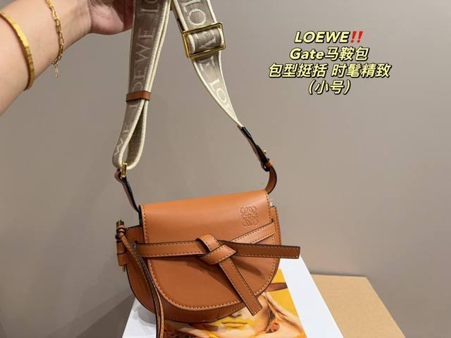 小号 配盒尺寸19 16 罗意威loewe Gate马鞍包 这样的loewe 你真的不爱吗 Loewe很火的gate Bag 最早是在loewe 18 春夏大秀