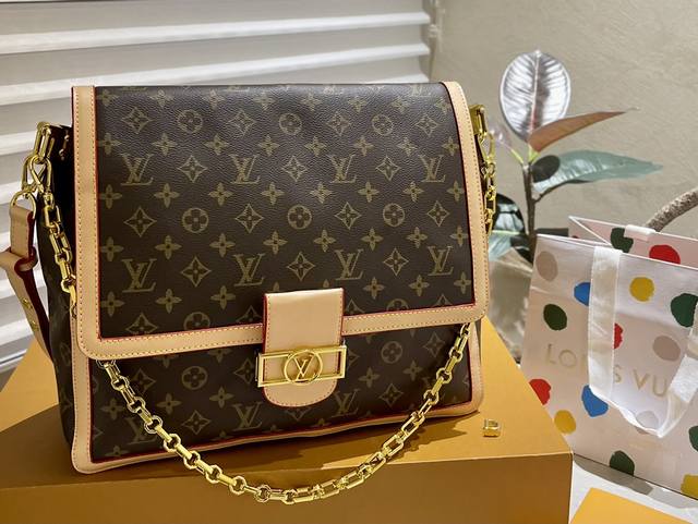 Lv 新款2024 秀款 链条包 大邮差 斜挎tote 万年不过时 专用lv面料原单五金 原版开模定制 男女同款 手感超软 超舒服 全部五金都带logo 尺寸 - 点击图像关闭