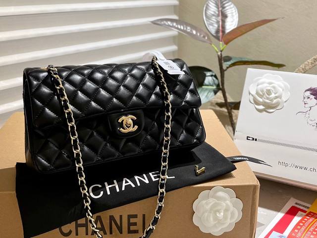 原单小羊皮 浅金扣 折叠礼盒 官网飞机箱 全套配置 Chanel 经典cf手袋 专柜一年涨3次价的cf 说下皮料 香家专用皮料厂供货 意大利原装鱼子酱 Cf鱼子