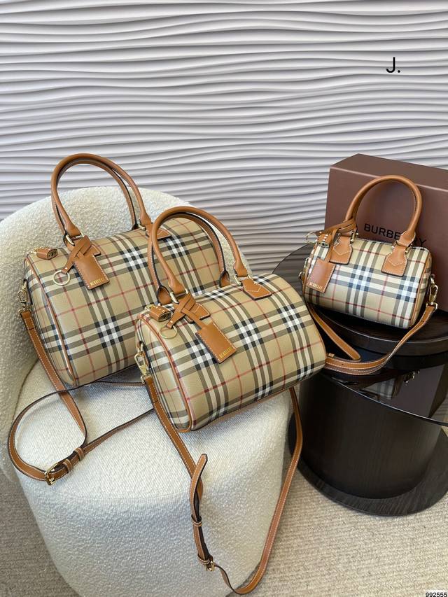 中号小号配折叠盒 Burberry 巴宝莉 新款 枕头包 面料柔软又不失立体感包身特立独行 背上超显品味尺寸 29 21 24 17 18 12