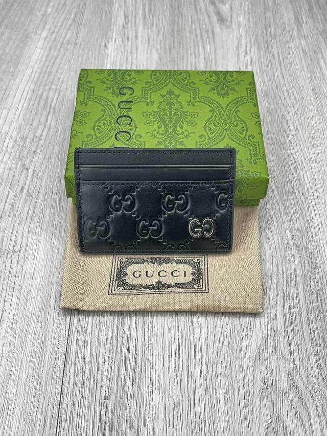 Gucci 爆款 原版皮压g无论用料 做工 Logo 钢印 走线 每一个细节都将古驰的精彩内涵表现得淋漓尽致款号 473927尺寸 10*7Cm 颜色 黑色