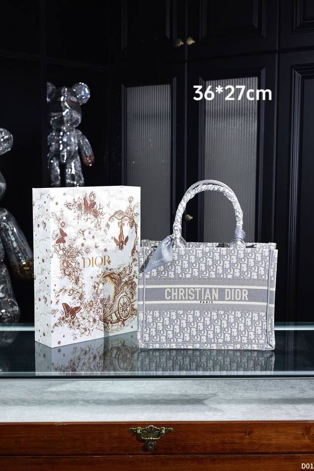 大号 配盒 尺寸 41*34Cm 中号 配盒 尺寸 36*27Cm 小号 配盒 尺寸 26*22Cm Mini 配盒 尺寸 24*2 Cm Dior 迪奥 Di