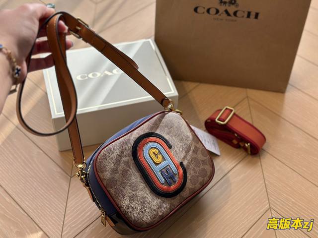 折叠盒 Size 22*15Cm Coach 家 相机包 容量满意 巨实用 背部开放式口袋 超方便 鲜艳的色彩撞色不知道是不是你的菜哦