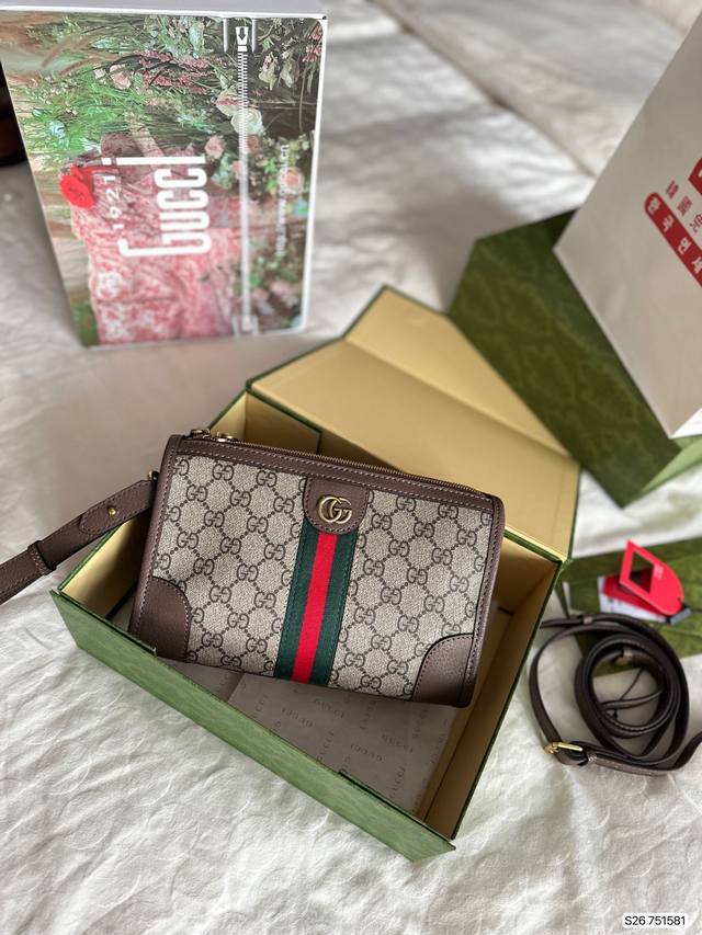 配飞机盒折叠盒子 Gucci 酷奇三角包 经典百搭 Size 24 15 货号7 81