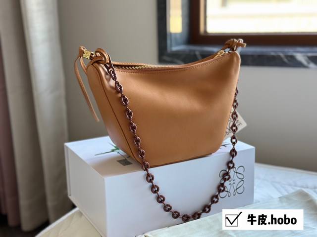 牛皮配盒 Size 底宽17 上宽27*高16Cm Loewe Hammock Hobo Loewe 吊床包超可爱 看预告就喜欢的要命 特别可爱 皮质也很好 摸