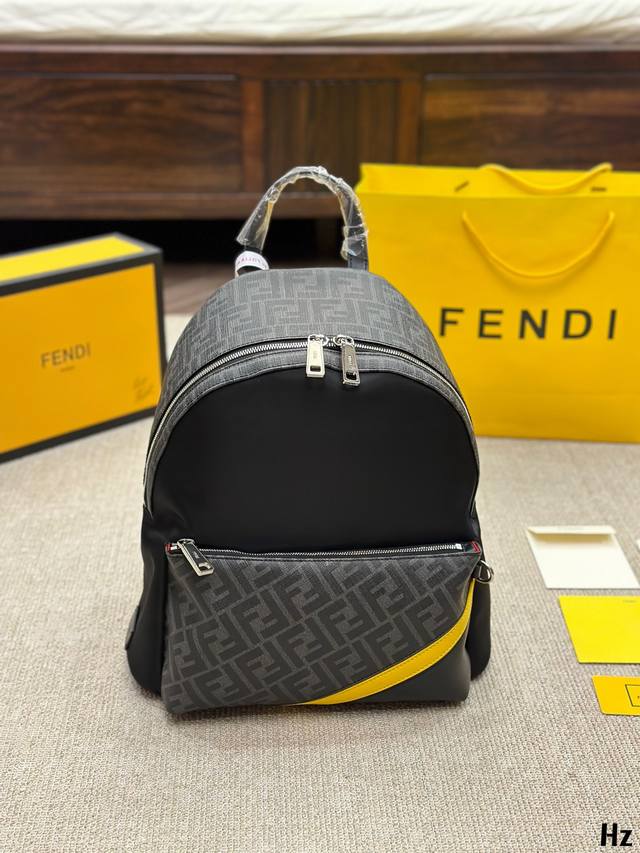 牛皮版本 2023最新款 Fendi 牛皮双肩包进口原厂小牛皮面料超高清五金logo标志 专用里内里 超顺滑拉链 油边超平滑 做工精致每个细节到位 男人必备款