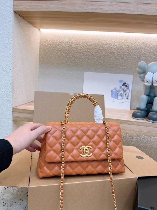 折叠礼盒包装 Chanel 小香家 23P 新品 编织手柄 Coco Handle 塞尔兹堡系列 女士手提口盖包 专柜在售2 0 香奈儿 Hass 御用羊皮材质