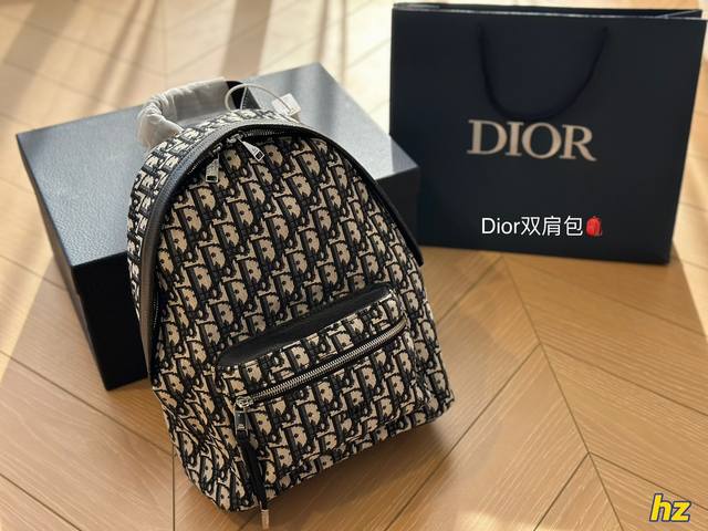 Dior双肩包 男女通用款 超大容量 尺寸32*24Cm 出游必备款 - 点击图像关闭