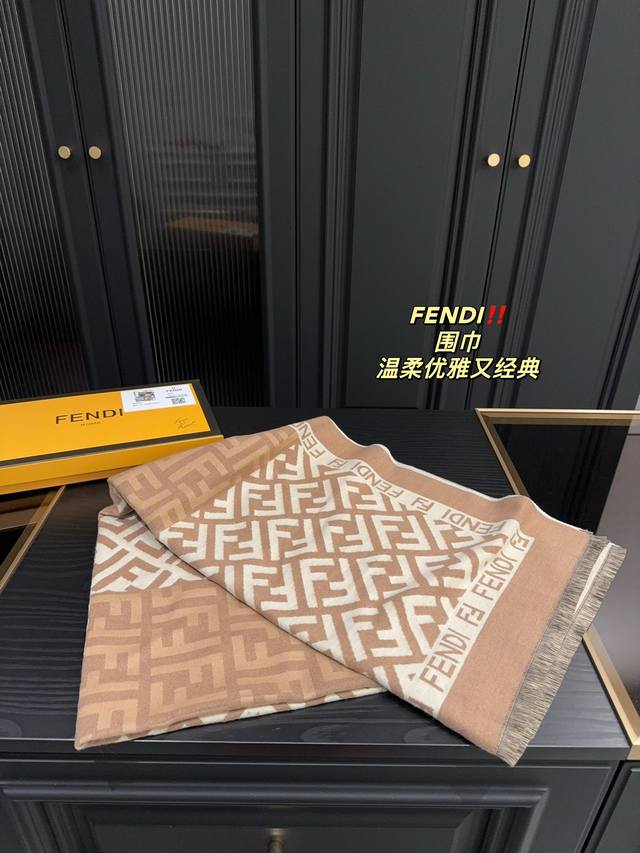 折叠盒 芬迪fendi 围巾 配驼色和黑色大衣都好温柔 不随时尚变迁而落后 一条能用好几个冬天 跨越各个年龄段 质感很厚实 塑形能力强 肉眼看见的高质感