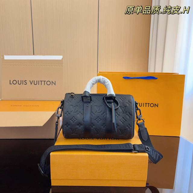 配飞机折叠礼盒 Lv X Nigo Keepall Xs 25 枕头包 手袋是一款理想的都市手袋 标志性的造型与经典的 Monogram 帆布 加之多种携带方式