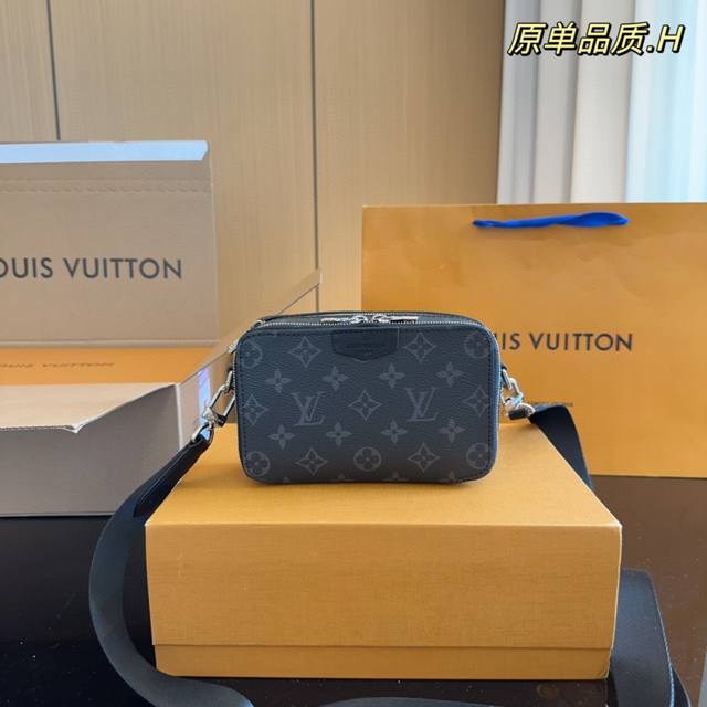 配飞机折叠礼盒 男生必入超经典lvoutdoor系列手机包测评 又是一期louis Vuitton男包推荐真的很精彩 很多男包除了男生喜欢 今天推荐的这只out - 点击图像关闭