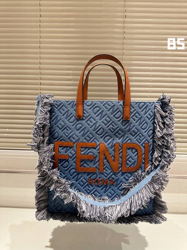 Fendi 联名牛仔 托特包 单肩 斜跨都不是问题 有种慵慵懒懒的街头风 超级好用 尺寸 30 33Cm