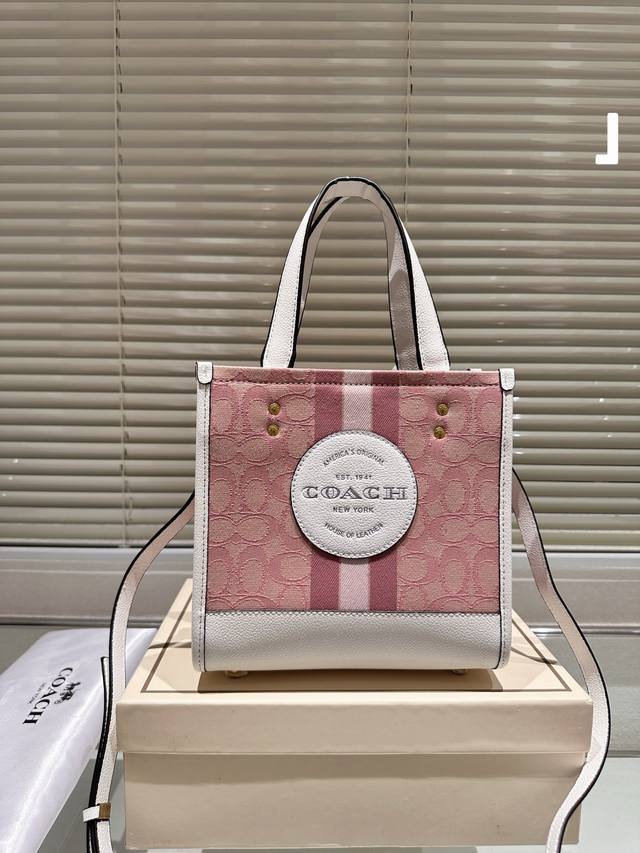 Coach Field Tote 人手必备款 手提斜挎包 手感柔软容量大配有宽肩带可以斜挎喔 Size: 22 22Cm