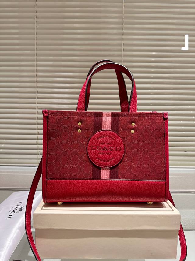 Coach Field Tote 人手必备款 手提斜挎包 手感柔软容量大配有宽肩带可以斜挎喔 Size: 30 22Cm