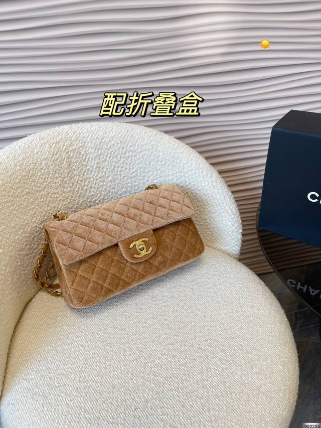 折叠盒 Chanel 香奈儿丝绒cf 满满的小香风 可爱飒酷女孩必备 超级抢眼 Chanel 真叫人无法抗拒 尺寸 25 14