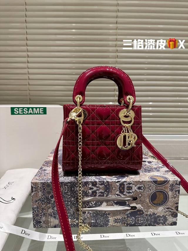 四格 三格 配折叠礼盒飞机盒 尺寸 Size: 20Cm 17Cm 高品版 升级出货 Dior 戴妃漆皮款 更加加分