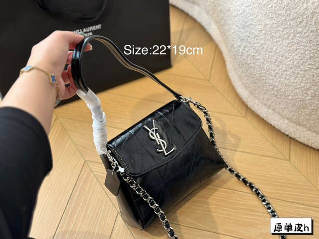 Ysl新品 牛皮质地 时装 休闲 不挑衣服 尺寸22*19Cm