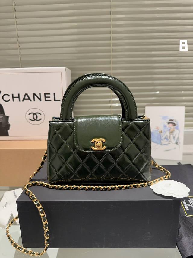 油蜡皮 Chanel23K新款 本季度的 最眼包 Chanel 香奈儿 23K Kelly大号链条包 小羊皮 也是很耐用哒 经典百搭耐看 尺寸20 14Cm