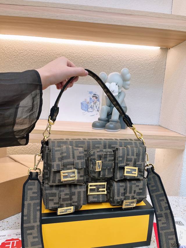 F家中古托特包 Fendi 新品 牛皮 这个款式是中古款 很软很有型 尺寸 26 16Cm - 点击图像关闭