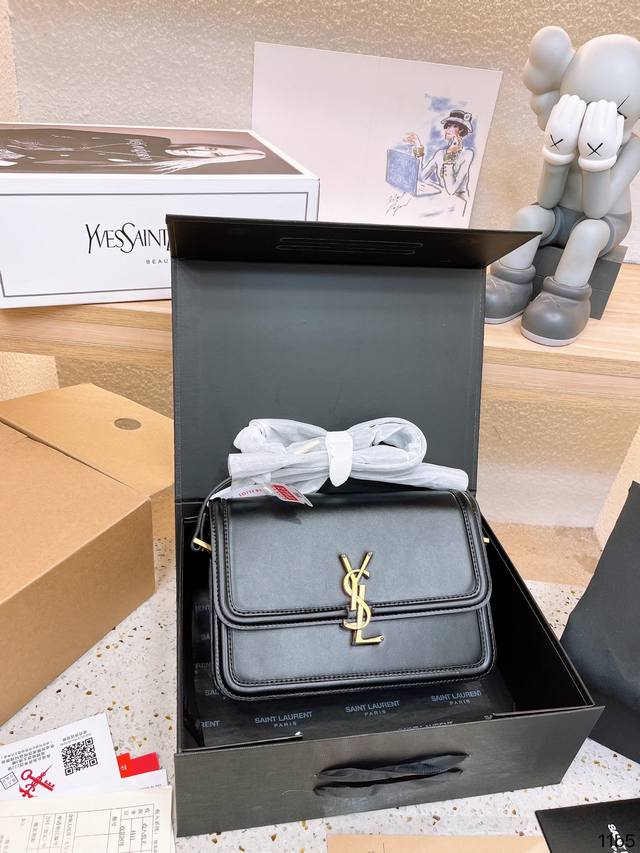 Ysl豆腐包 2020 It Bag_必火爆款 Ysl Solferino 原厂细牙签纹牛皮 手感及皮面的柔韧度都非常好 全新设计的 L 字母上下对半开扣 尺寸