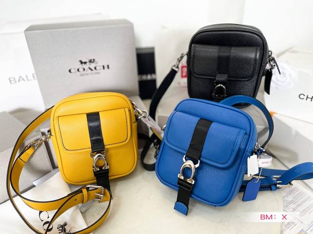 配折叠礼盒 Coach 蔻驰 Camera Bag 相机包 出货 专柜最新单肩斜挎包 专柜同步 最新款 超级实用的款式 多用款超级大牌 内衬logo时尚百搭款式