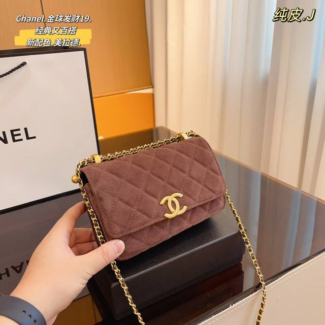 纯皮 Chanel 香奈儿双金球发财 Chanel香奈儿23S Woc发财包 可斜挎单肩 链条可收入包内作为手包使用 上身后超显大气 别看小小的 这个很能装哦