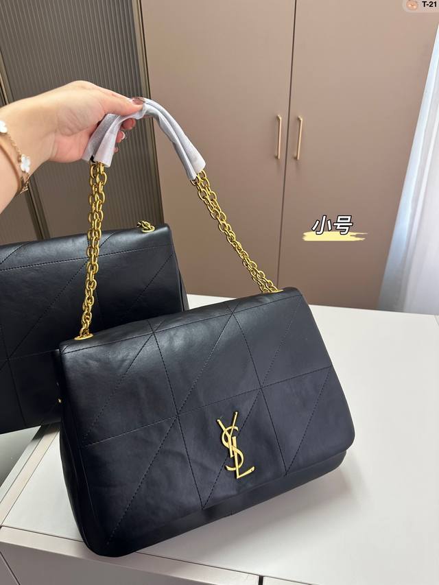 小 圣罗兰ysl 链条托特包 质感很高级 容量超级大也很耐用 日常出街背它回头率百分百 就是这种随性慵懒感 T-21尺寸38 27 33 23配盒