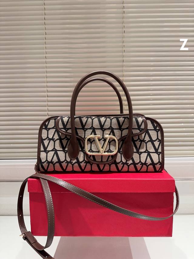 牛皮版本 华伦天奴valentino女士 手提包 Valentino Letter Bag 来自valentino 的信袋 新赛季刚刚到来 尺寸 35 16Cm