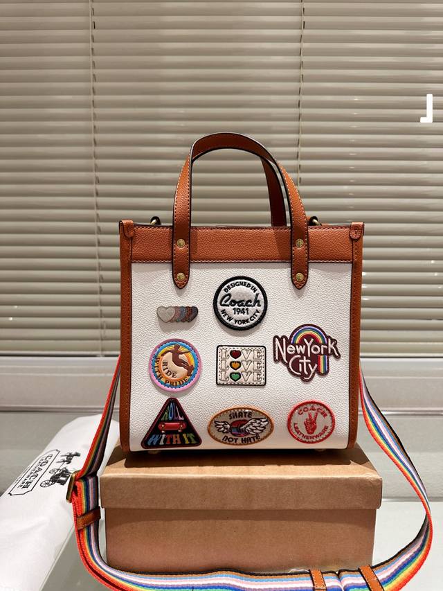 Coach 蔻驰 Ss23 Dempsey 22 Tote 购物袋 原版皮 这是什么神仙配色 毫无抵抗力 单肩手提都可以 容量超级大 耐磨耐脏 砖柜一比一 可做