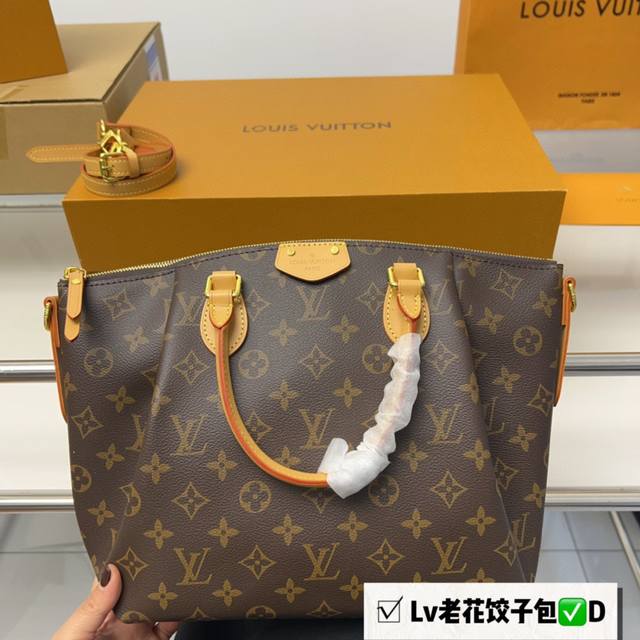 全套包装 Ddd Lv Turenne手袋 俗称lv饺子包 比起montaigne 这款的容量更大 而且袋口全封闭拉链 更能戳中很多姑娘的痛点尺寸31 10 2