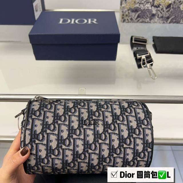 配盒 Ddd Dior 迪奥 男士枕头包出货了超级百搭的胸包 肩背斜挎超级实用 系运动与时装皆可 超大容量 尺寸 21 12 5 Ddd