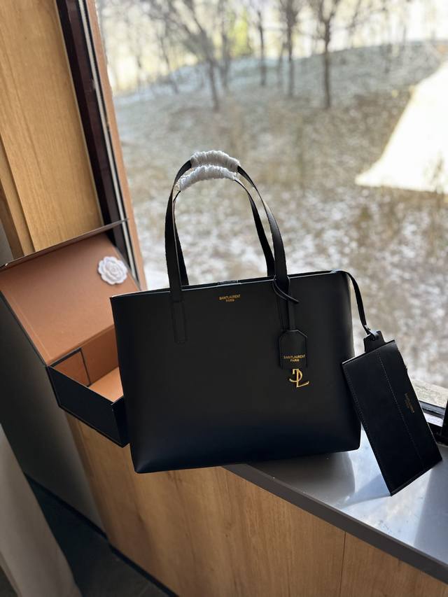 Ysl Shopping Bag圣罗兰最经典之-的shopping Bag购物袋包包来啦可非常柔软的牛皮材质 比较耐磨耐刮擦 轻便又百搭 需要通勤包包的小红薯们